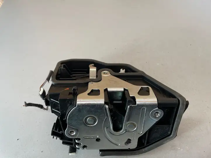 BMW 3 F30 F35 F31 (2012 - 2018) 7202148 Замок задней двери — фото 1