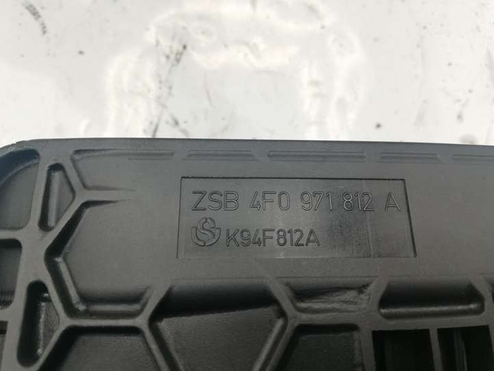 Audi A6 (2004 - 2008)  4F09718152 Узел подключения плюсовых проводов