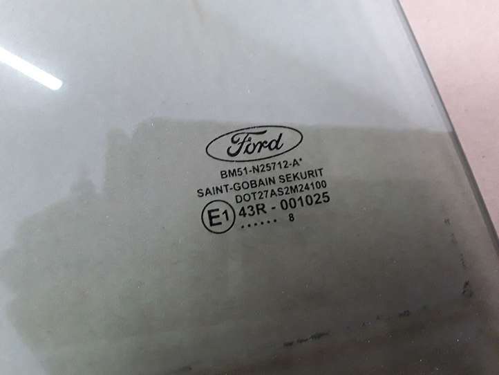 Ford Focus (2015 - 2019)  BM51N25712A Основное стекло задних дверей