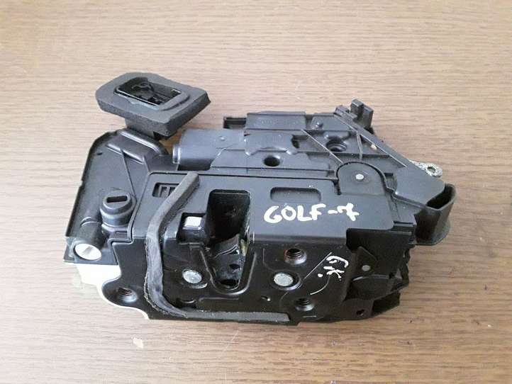 Volkswagen Golf VII (2013 - 2019)  5K4839015R Замок задней двери
