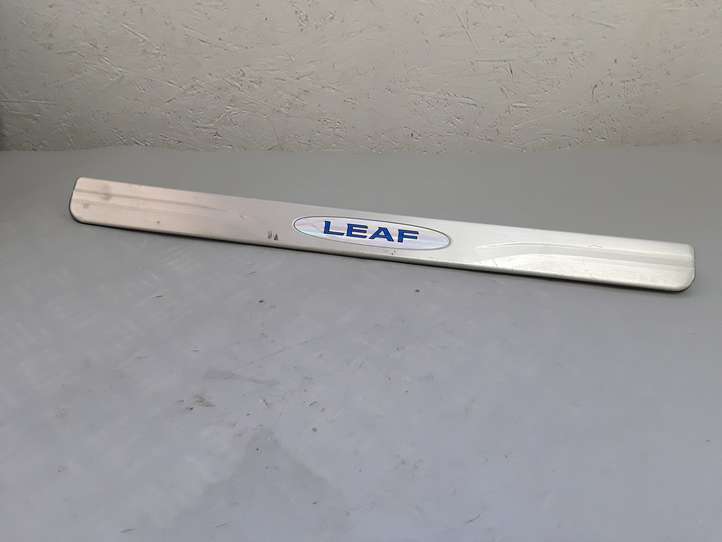 Nissan Leaf I (ZE0) (2010 - 2017)  999G68X001 Отделка переднего порога (внутренняя)