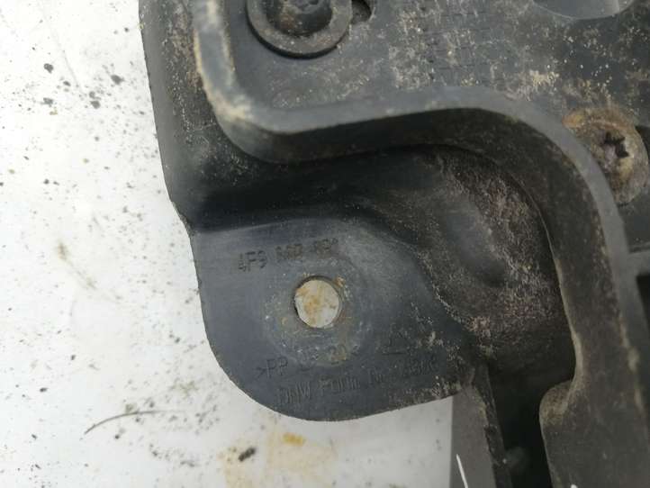 Audi A6 (2004 - 2008)  4F9807891  Держатель заднего бампера (кронштейн)