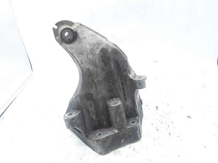 Mercedes-Benz E W212 (2009 - 2016)  A6512230004 Кронштейн