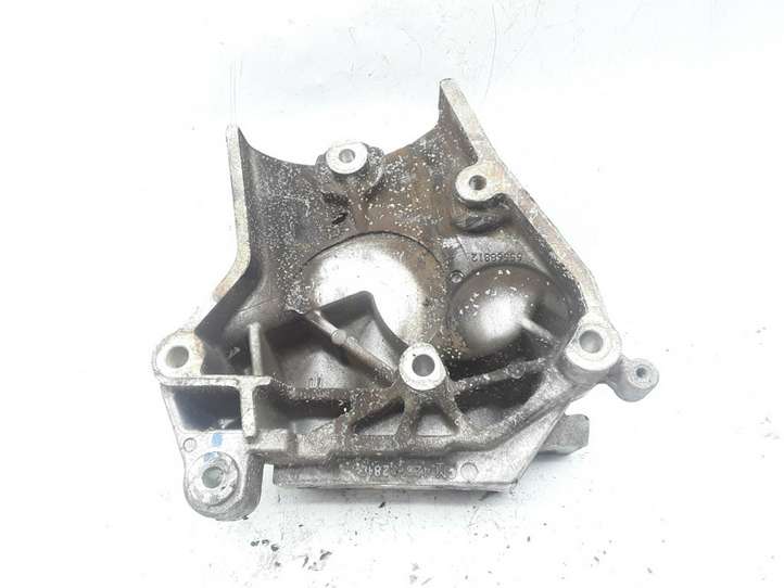 Opel Zafira (2008 - 2014)  55568812 Кронштейн