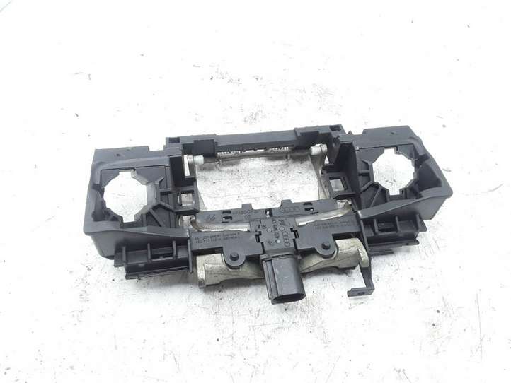 Audi A8 (2005 - 2007)  4E0949137 Кронштейн