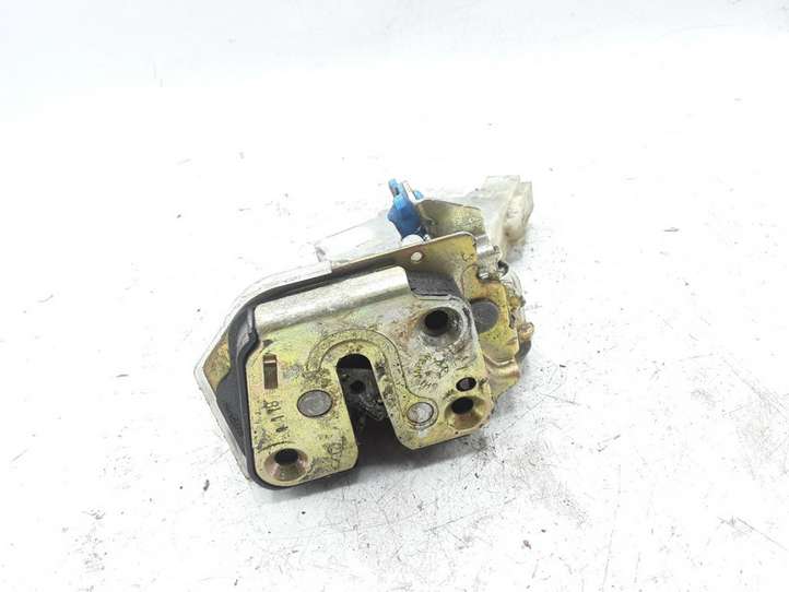 Subaru Impreza II (2001 - 2002)  61100FE040 Замок задней двери
