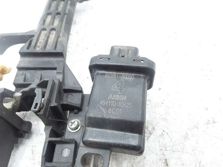 Toyota Yaris (2005 - 2009)  8999130050 Кронштейн