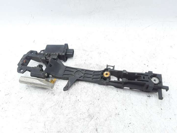 Toyota Yaris (2005 - 2009)  8999130050 Кронштейн
