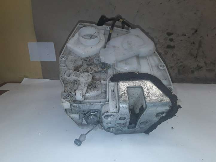 Suzuki Swift (2004 - 2010)  8230162J11 Передняя звукоизоляция