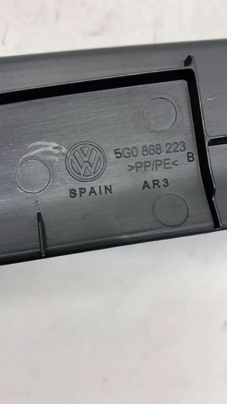 Volkswagen Golf VII (2013 - 2019) 5G0868223 Прочие детали салона — фото 2