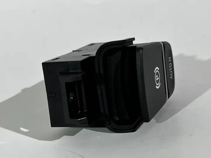 BMW 5 G30 G31 (2016 - ) 6842027 Кнопка ручного тормоза — фото 6