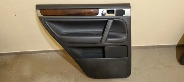 Volkswagen Touareg I (2002 - 2010) Обшивка задней двери — фото 1