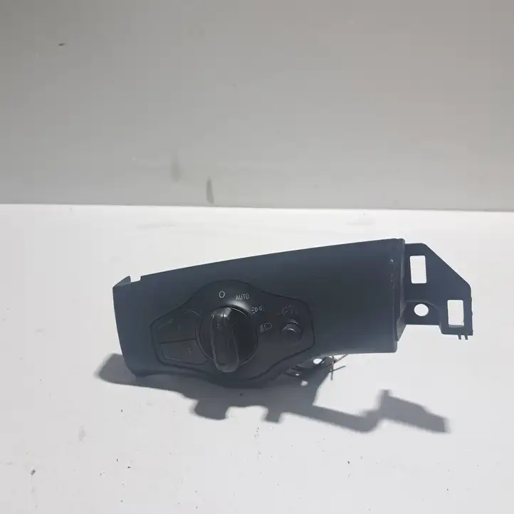 Audi A4 S4 B8 8K (2007 - 2011) 8K0941531C Включатель фонарей — фото 1