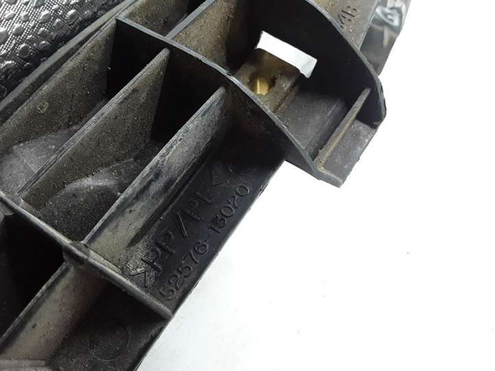 Toyota Corolla E120 E130 (2000 - 2004)  5257613020  Держатель заднего бампера (кронштейн)
