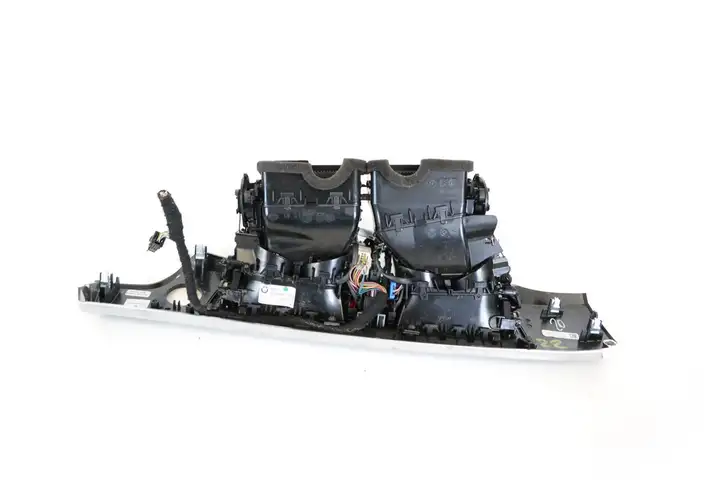 BMW 7 F01 (2008 - 2016) 9192352 Воздушная решетка панели — фото 3