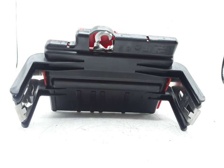 BMW X1 E84 (2009 - 2015)  6114694291208 Узел подключения плюсовых проводов