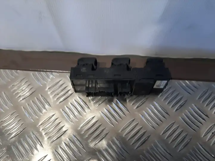 Subaru Impreza IV (2013 - 2016) 83071VA010 Блок кнопок стеклоподъемников — фото 2