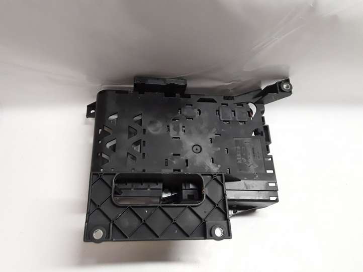 Volkswagen Touareg I (2002 - 2010)  7L0937548 Блок предохранителей