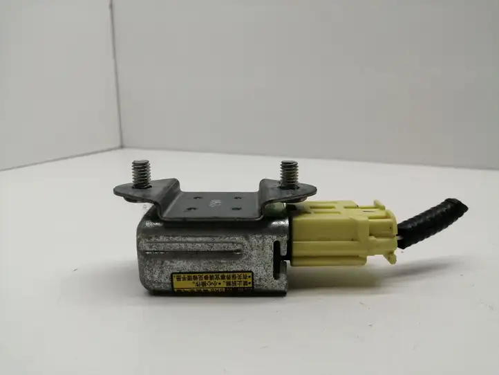 Toyota Prius (XW20) (2003 - 2009) 8986047040 Датчик удара SRS — фото 4