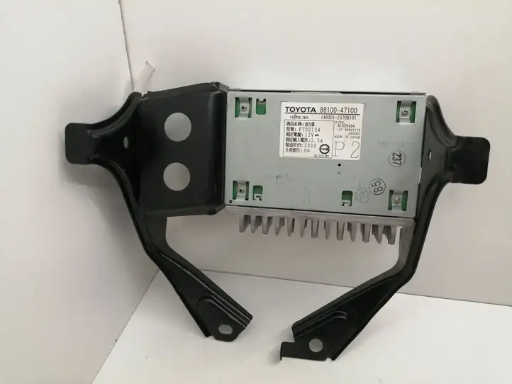 Toyota Prius (XW30) (2009 - 2015) 8610047100 Усилитель звука — фото 1