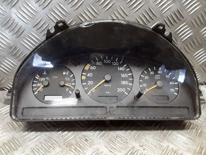 Mercedes-Benz ML W163 (1997 - 2005)  3319210001 Спидометр (приборный щиток)