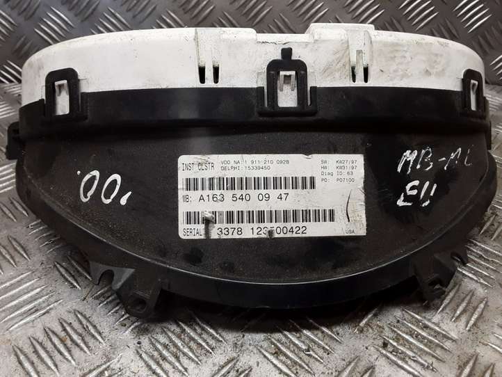 Mercedes-Benz ML W163 (1997 - 2005)  3319210001 Спидометр (приборный щиток)