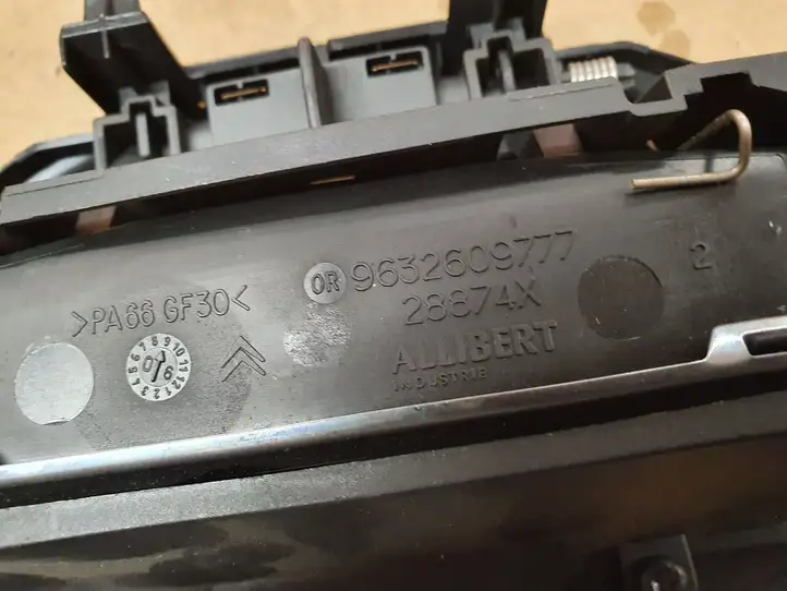 Citroen C6 (2005 - 2012) 9653150777 Передняя пепельница — фото 2