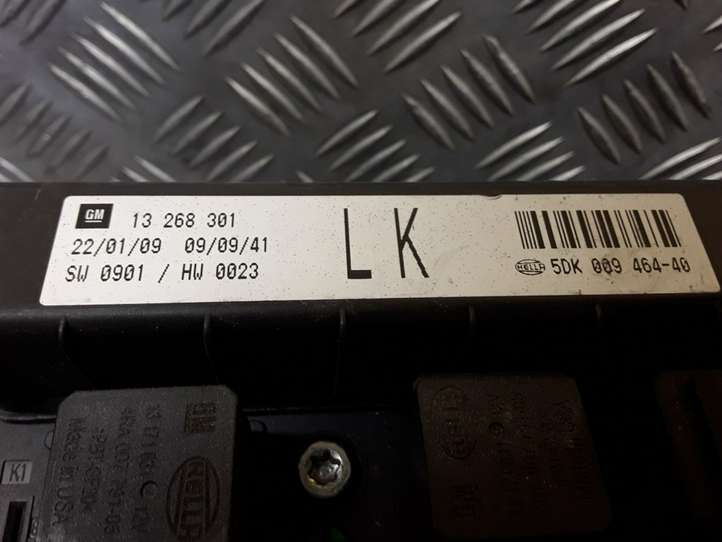 Opel Astra (2004 - 2009)  13268301LK Блок предохранителей
