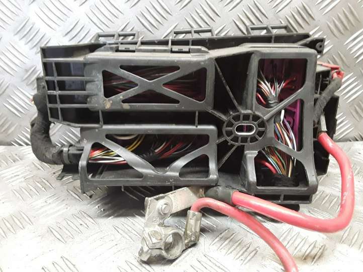 Opel Astra (2004 - 2009)  13268301LK Блок предохранителей