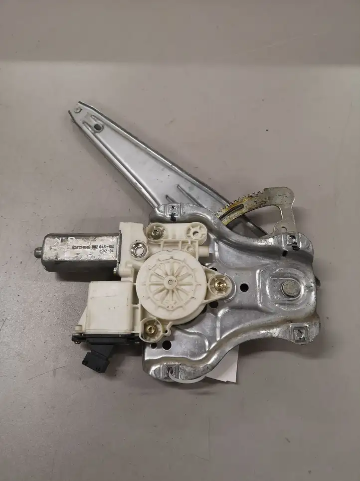 Toyota Corolla E120 E130 (2000 - 2004) 0130822032 Стеклоподъемник передней двери (комплект) — фото 1