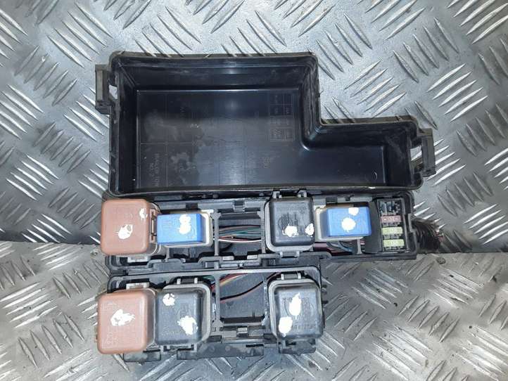 Infiniti QX56 (2004 - 2007)  7154707730 Блок предохранителей