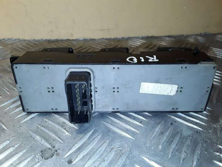 Kia Rio (2009 - 2011)  202004437 Кнопка стеклоподъемников