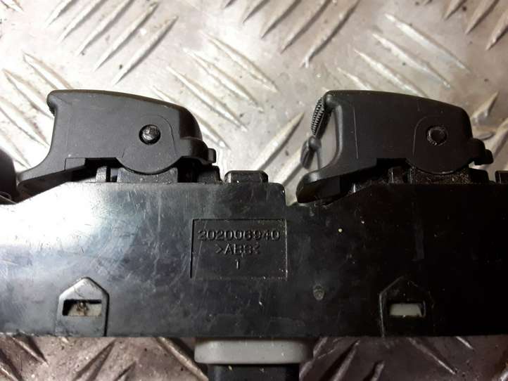 Kia Rio (2009 - 2011)  202004437 Кнопка стеклоподъемников