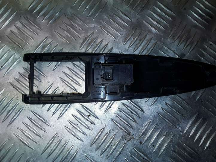 Citroen C6 (2005 - 2012)  96519386ZD Кнопка стеклоподъемников