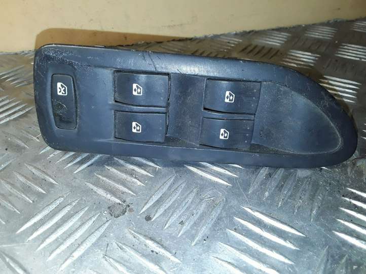 Renault Laguna (2001 - 2005)  8200397302 Кнопка стеклоподъемников