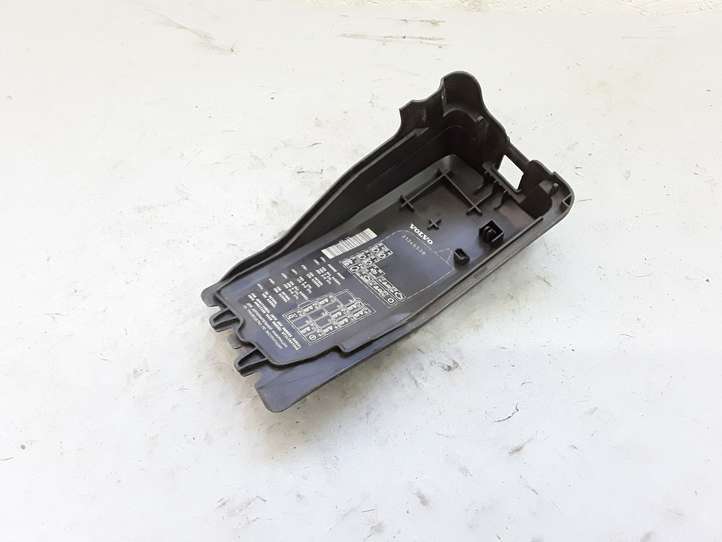 Volvo S60 (2010 - 2013)  31346538 Крышка ящика предохранителей