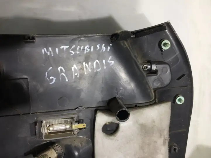 Mitsubishi Grandis (2003 - 2012) Прочая отделка багажника — фото 3