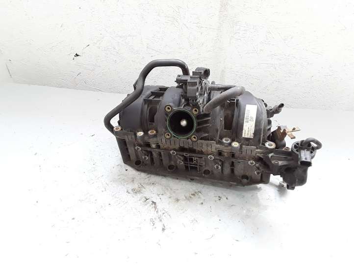 Opel Corsa D (2006 - 2010)  55557904 Впускной коллектор