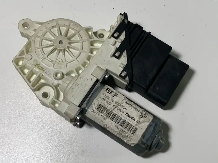 Skoda Octavia Mk2 (1Z) (2004 - 2013) 1K0959703J Стеклоподъемник задней двери — фото 1