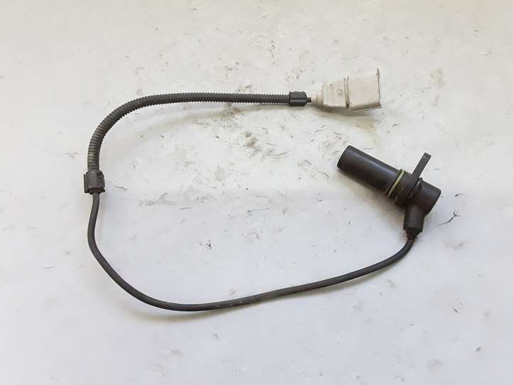 Skoda Fabia Mk1 (6Y) (1999 - 2007)  038957147E Датчик оборотов коленчатого вала