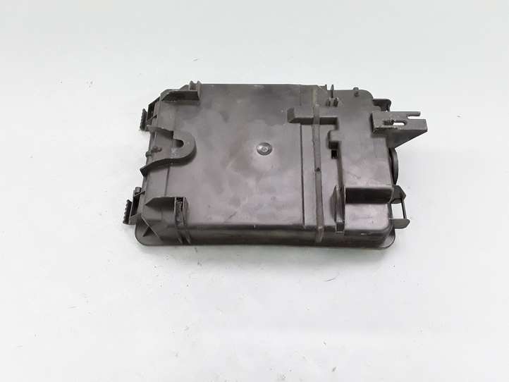 Volkswagen PASSAT B5 (1997 - 2000)  8D0927355A Крышка ящика предохранителей