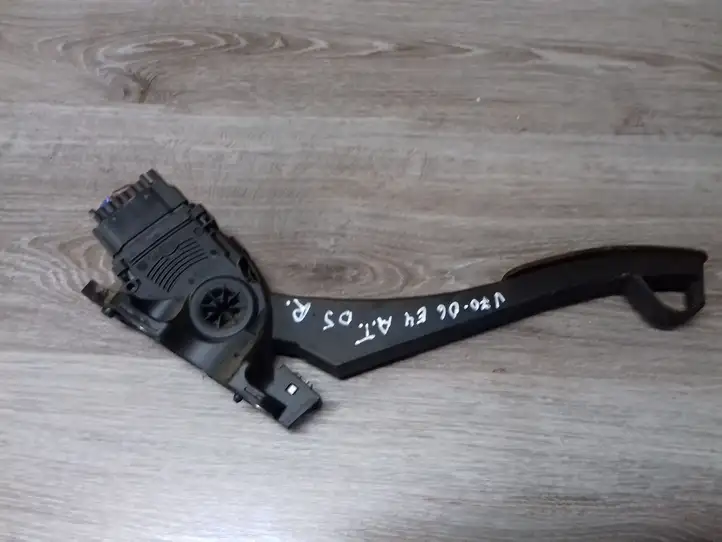 Volvo V70 (2004 - 2007) 6PV00954800 Педаль акселератора — фото 1
