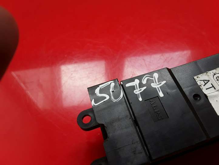 Subaru Outback (1998 - 2003)  83071AE021 Кнопка стеклоподъемников