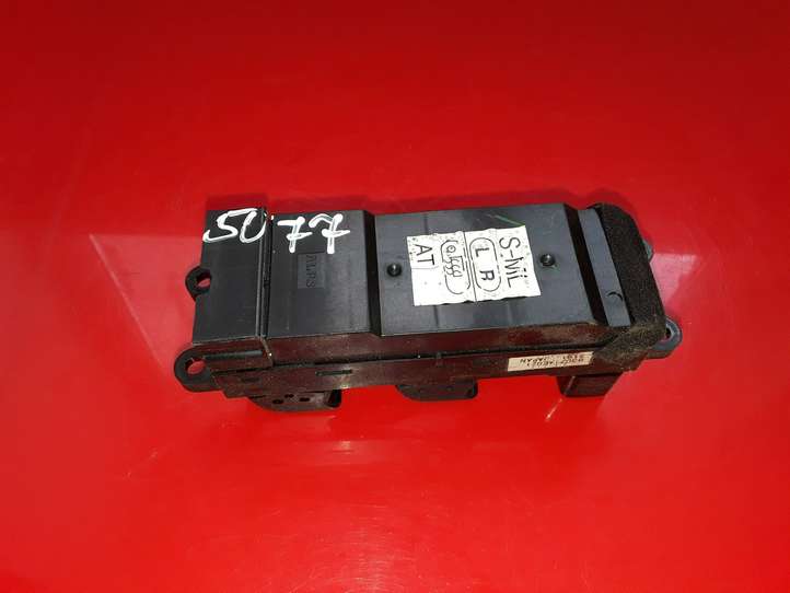 Subaru Outback (1998 - 2003)  83071AE021 Кнопка стеклоподъемников