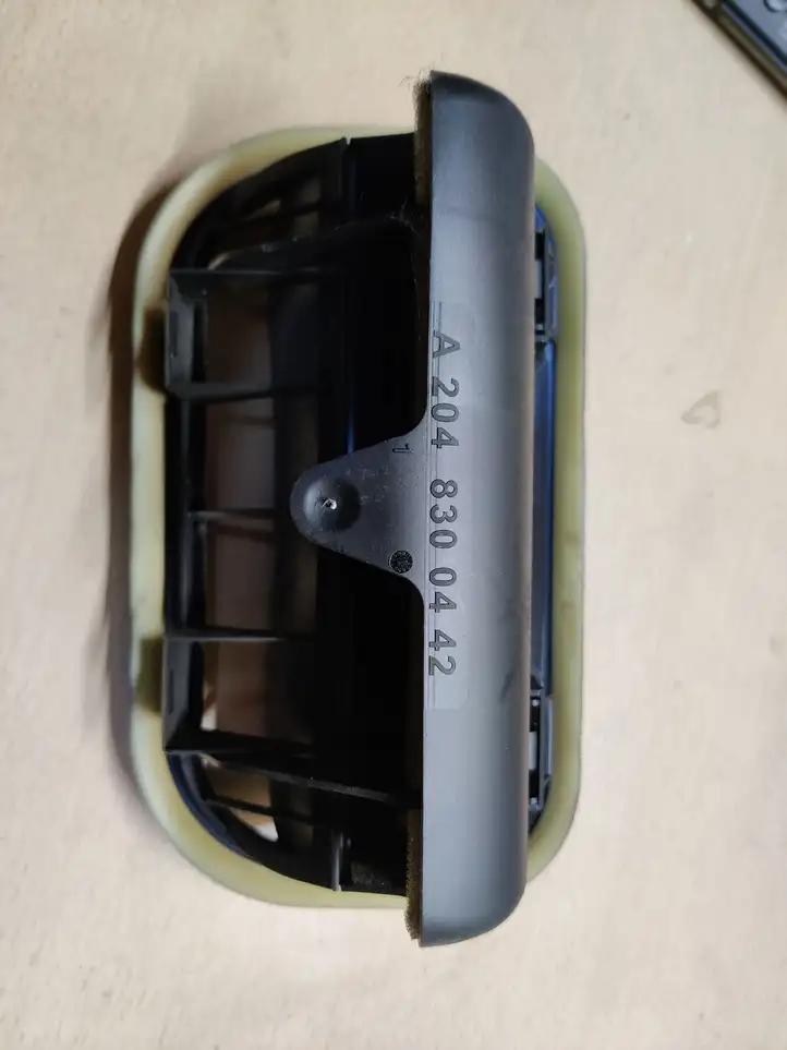 Mercedes-Benz CLA C117,X117,W117 (2013 - 2019) A2048300442 Решетка в крыле — фото 1