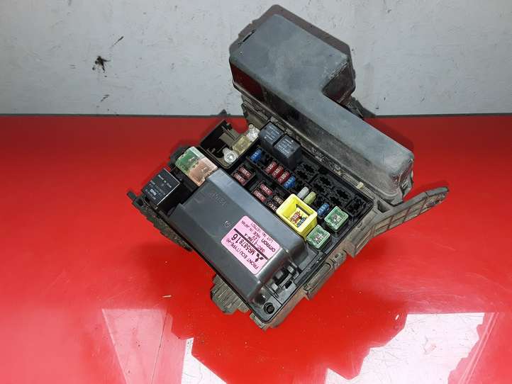 Mitsubishi Grandis (2003 - 2012)  MR587816 Блок предохранителей