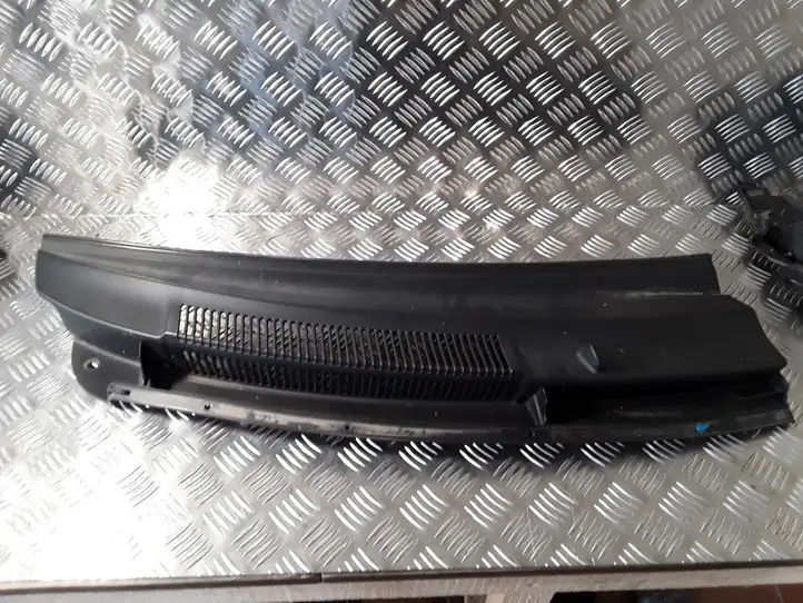 Toyota Yaris (2009 - 2012) 557810D100 Накладка стоек лобового стекла — фото 1