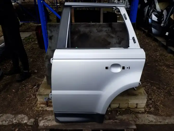 Land Rover Range Rover Sport L320 (2005 - 2009) OEM Задняя дверь — фото 1