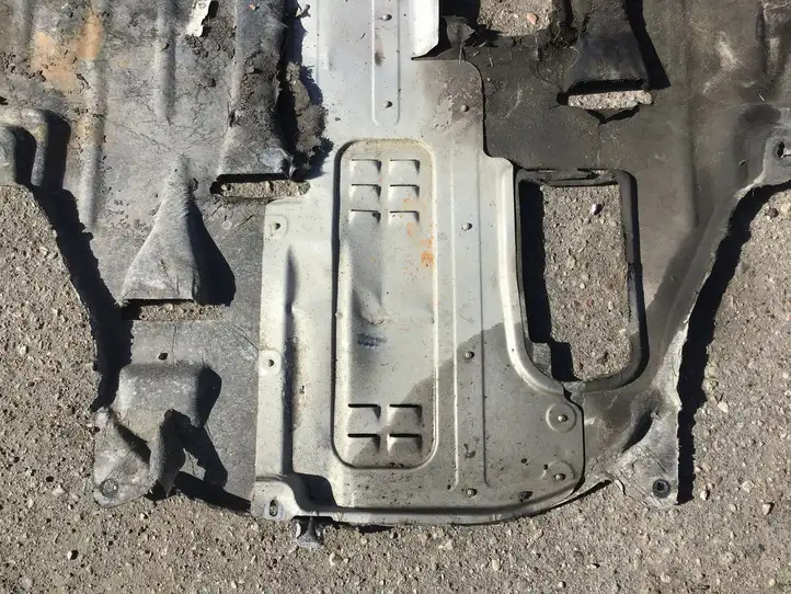 Jeep Cherokee (2013 - 2017) 68102261AF Защита двигателя — фото 2