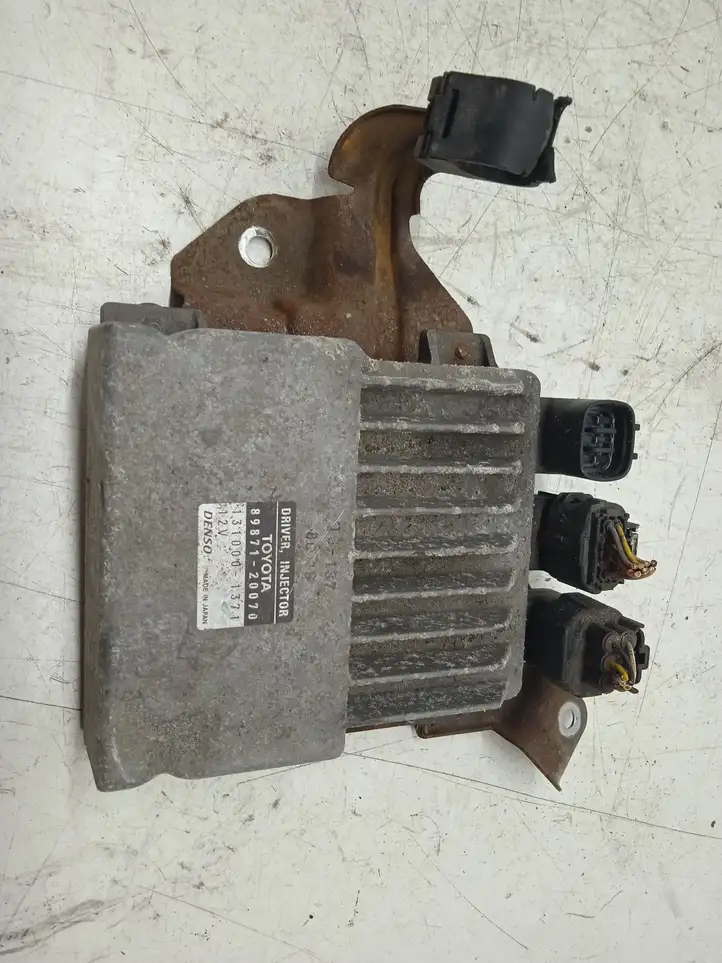 Toyota Corolla Verso AR10 (2004 - 2009) 8987120070 Блок управления форсунками — фото 1